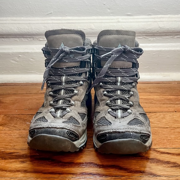 Vasque Hiking Boot with Vibram Outsoles Womens Size 7M - Picture 2 of 3